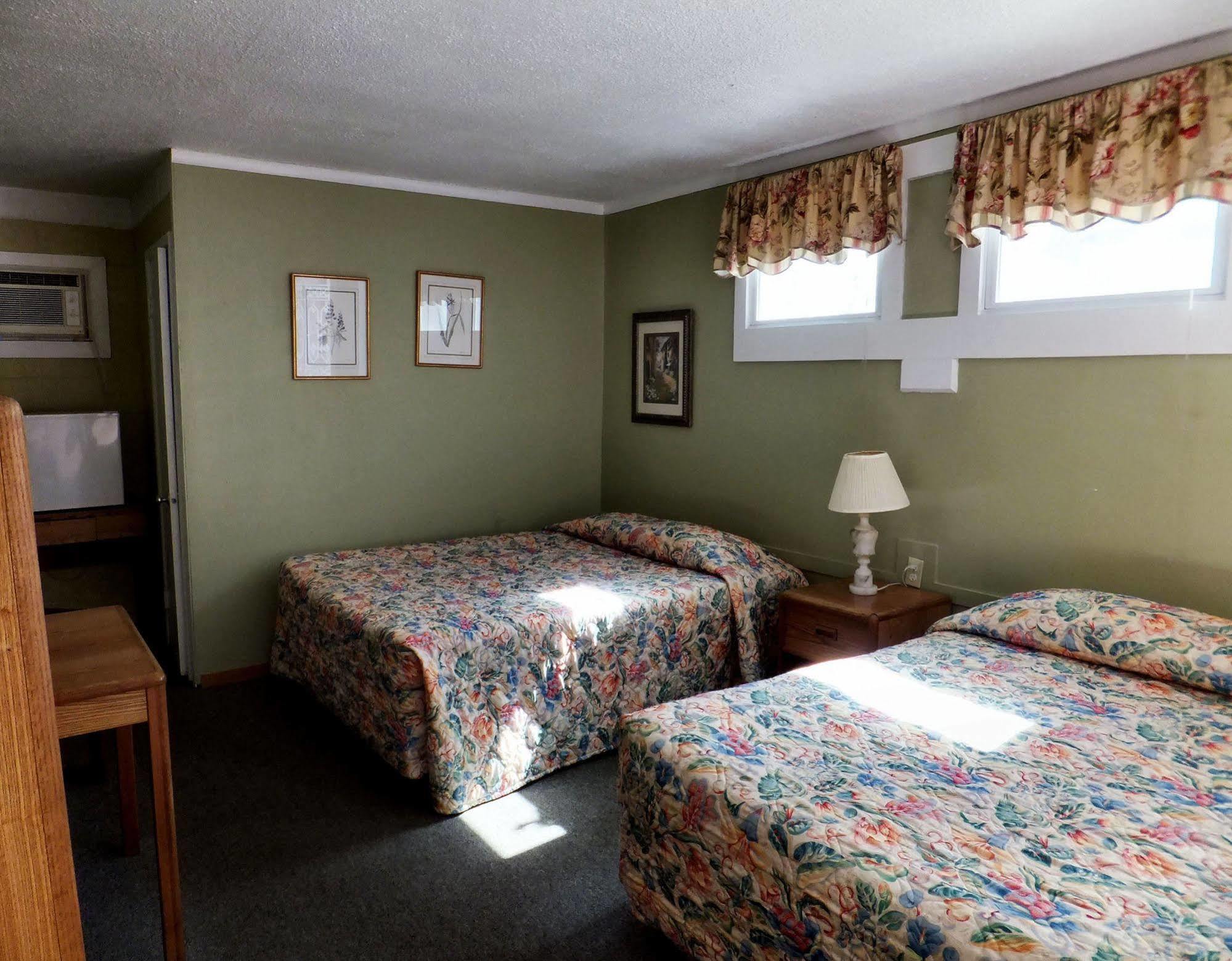 Windsor Motel レイク・ジョージ エクステリア 写真